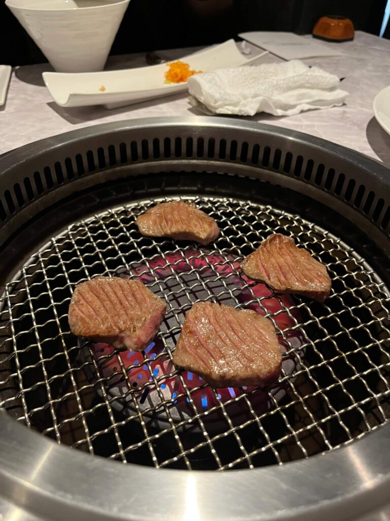 厚切りタン元を焼く