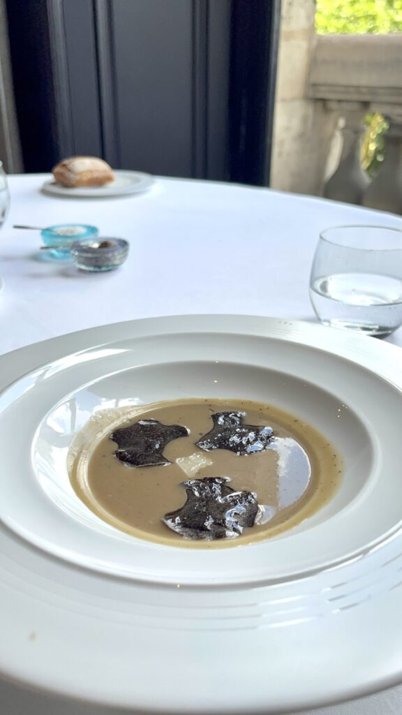 看板メニューArtichoke soup with black truffle, layered truffle mushroom brioche②