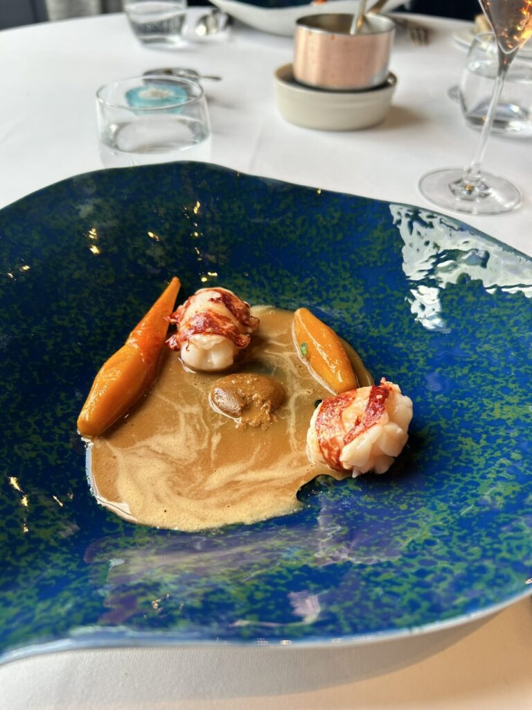 ”Raw/cooked” lobster with coral, with a carrot-lobster crisp①