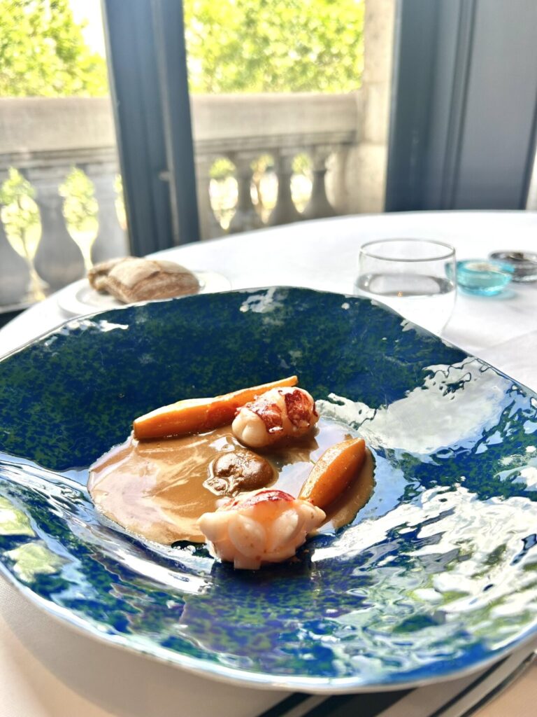 ”Raw/cooked” lobster with coral, with a carrot-lobster crisp②