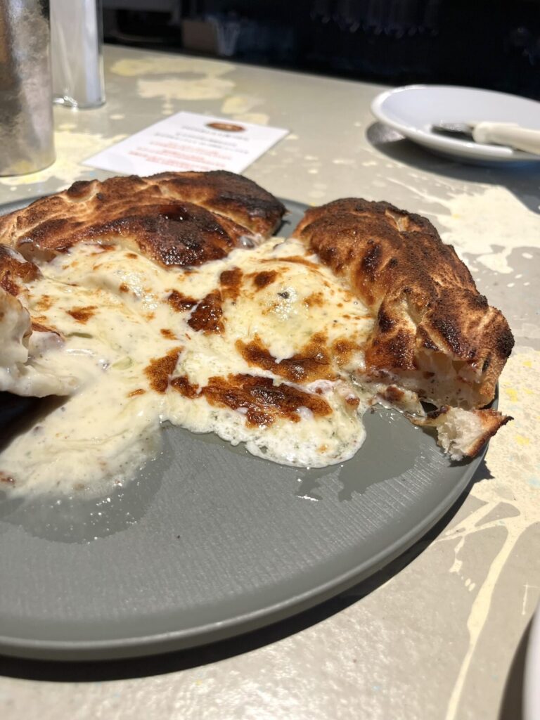 チーズがこぼれだすFNT
