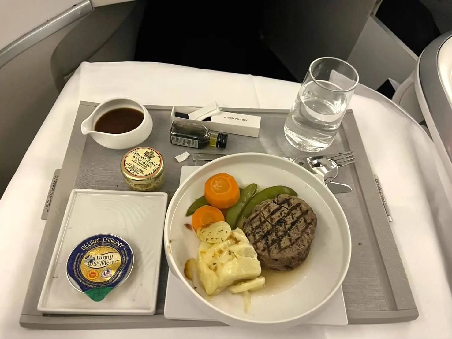 エールフランスのビジネスクラスのメイン