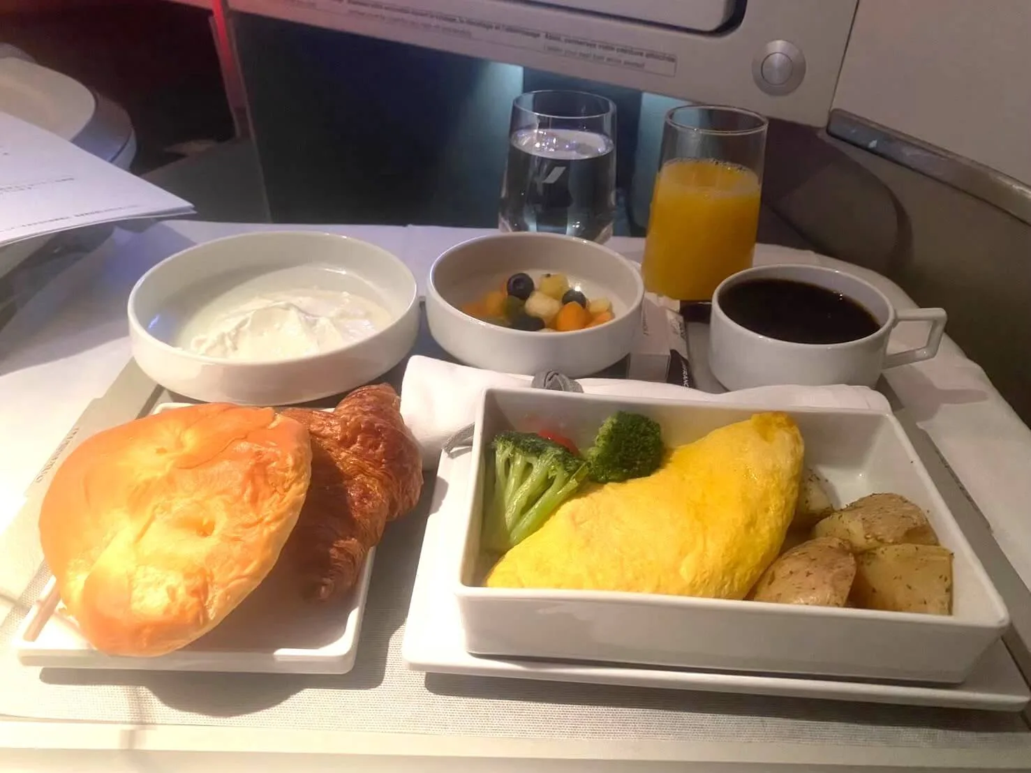 エールフランスのビジネスクラスの朝食