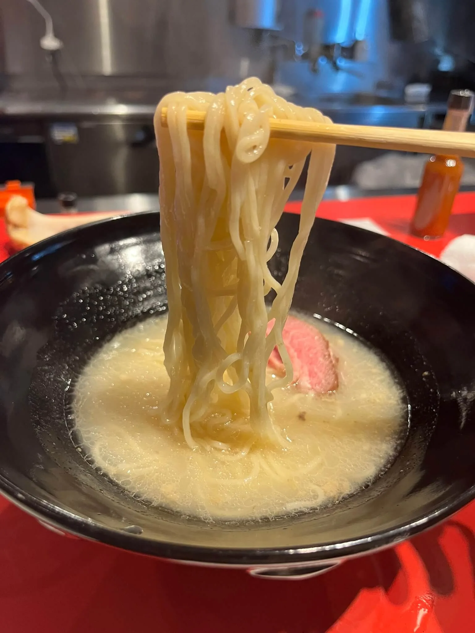 加水率高めの細ストレートの麺