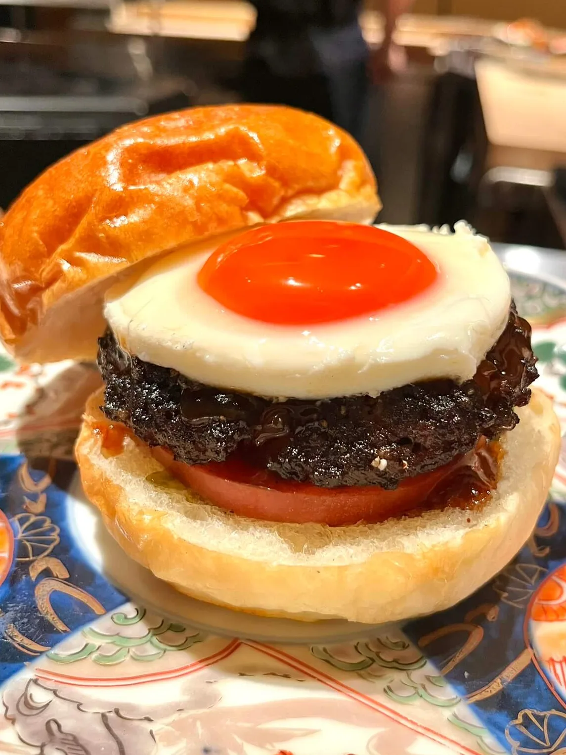 メインのハンバーガー