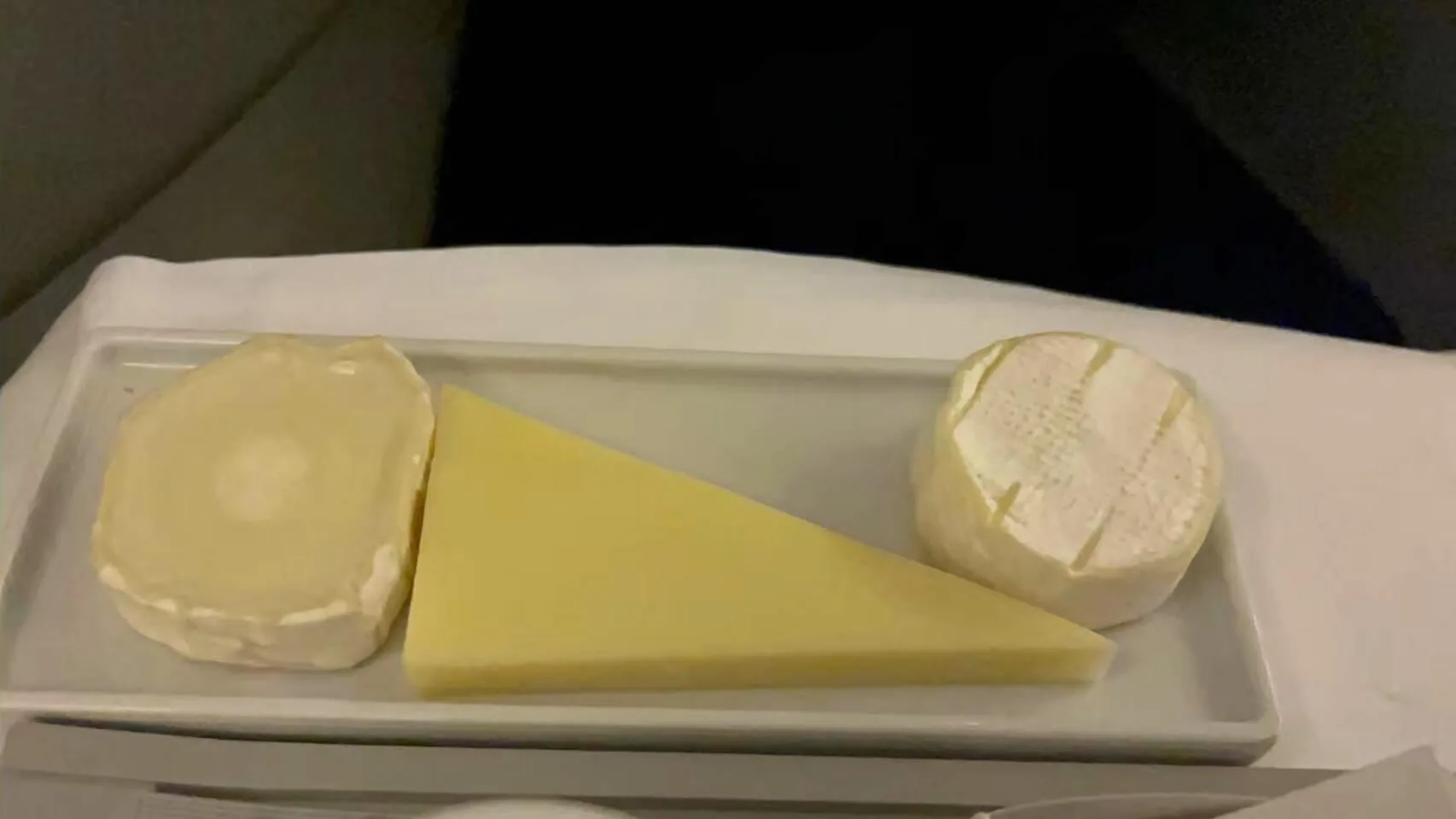 エールフランスのビジネスクラスのチーズ