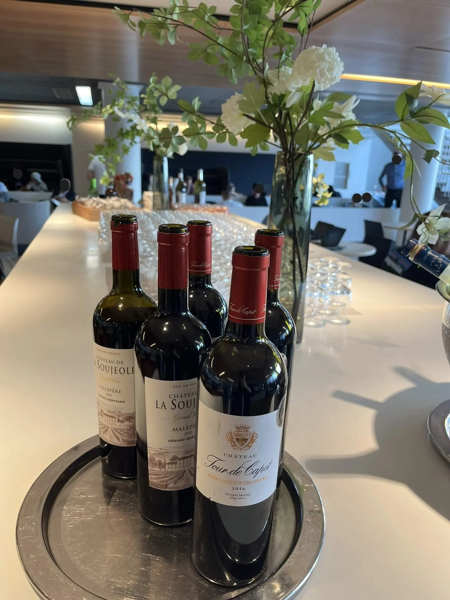 ホールLのエールフランスラウンジ飲み物1/2