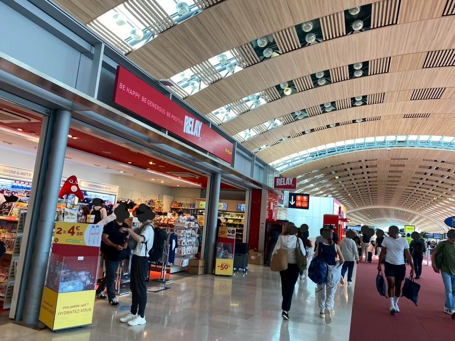 シャルルドゴール空港内観1/3