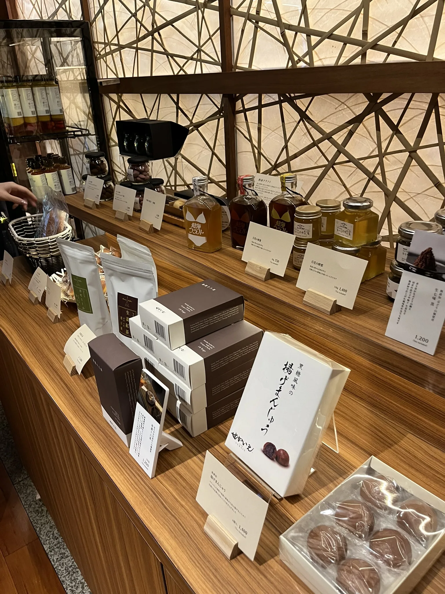 ATAMIせかいえのお土産売り場4