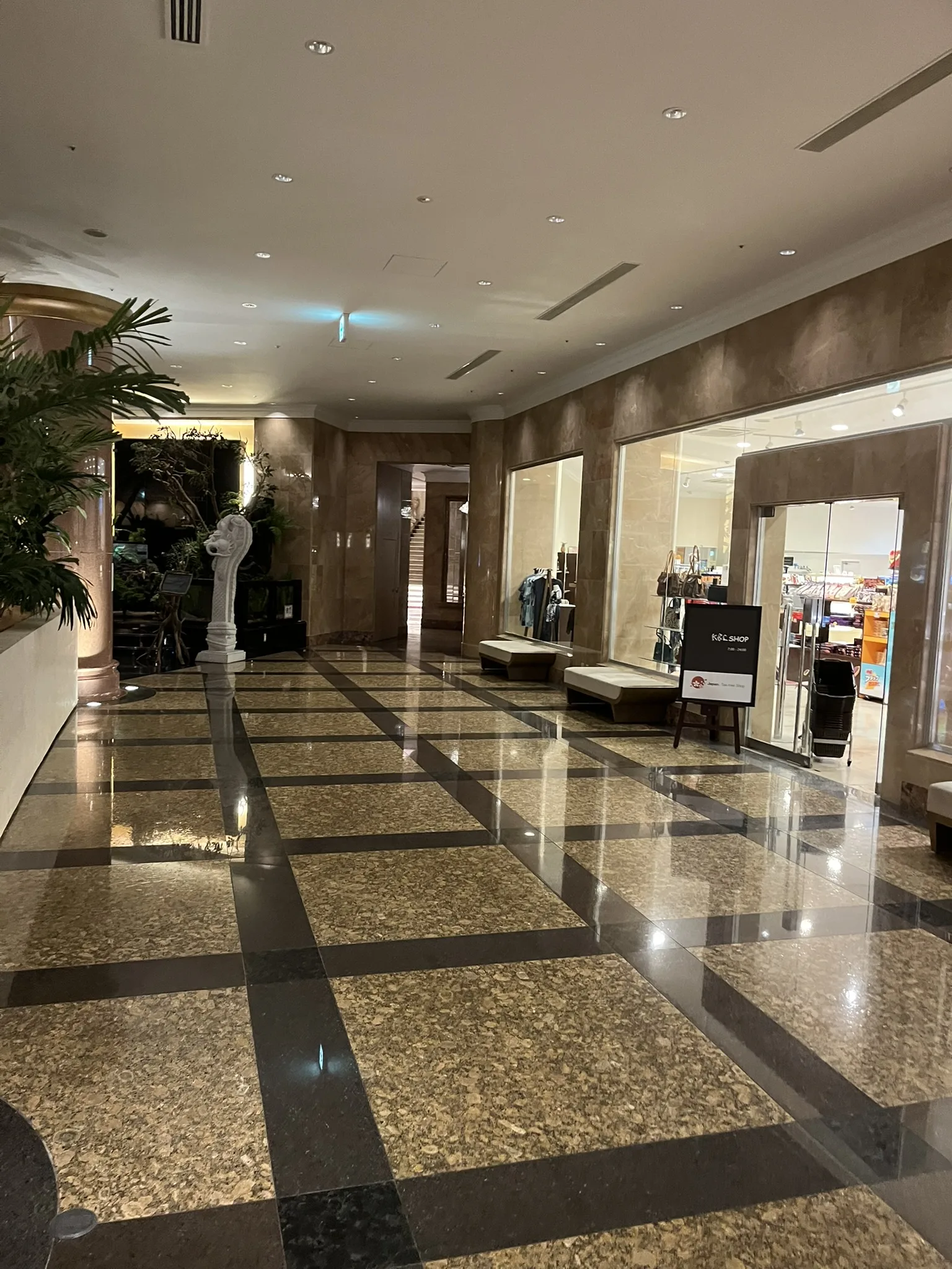 オリエンタルホテル沖縄リゾート&スパ内観