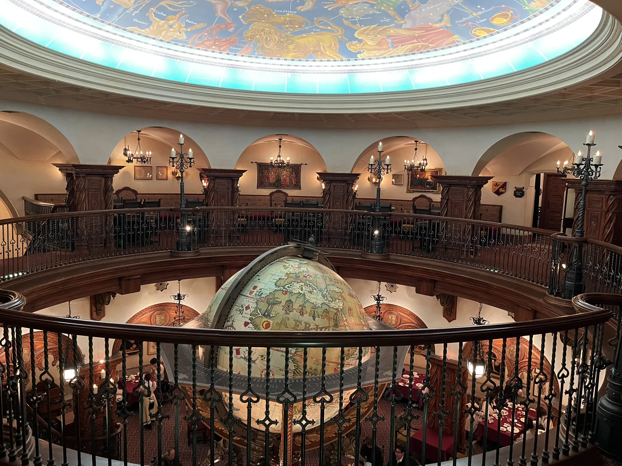 マゼランズ内観