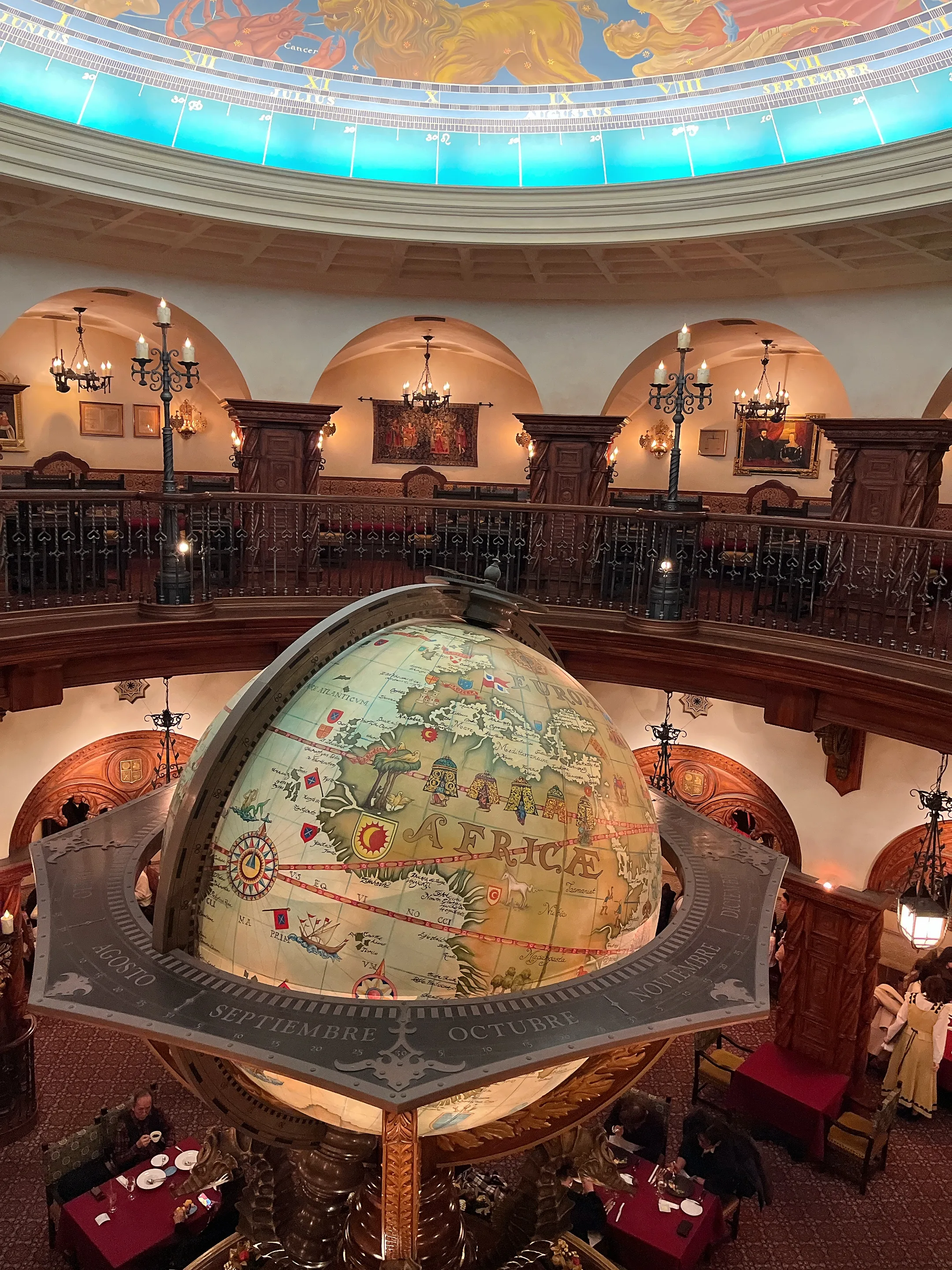 マゼランズ内観