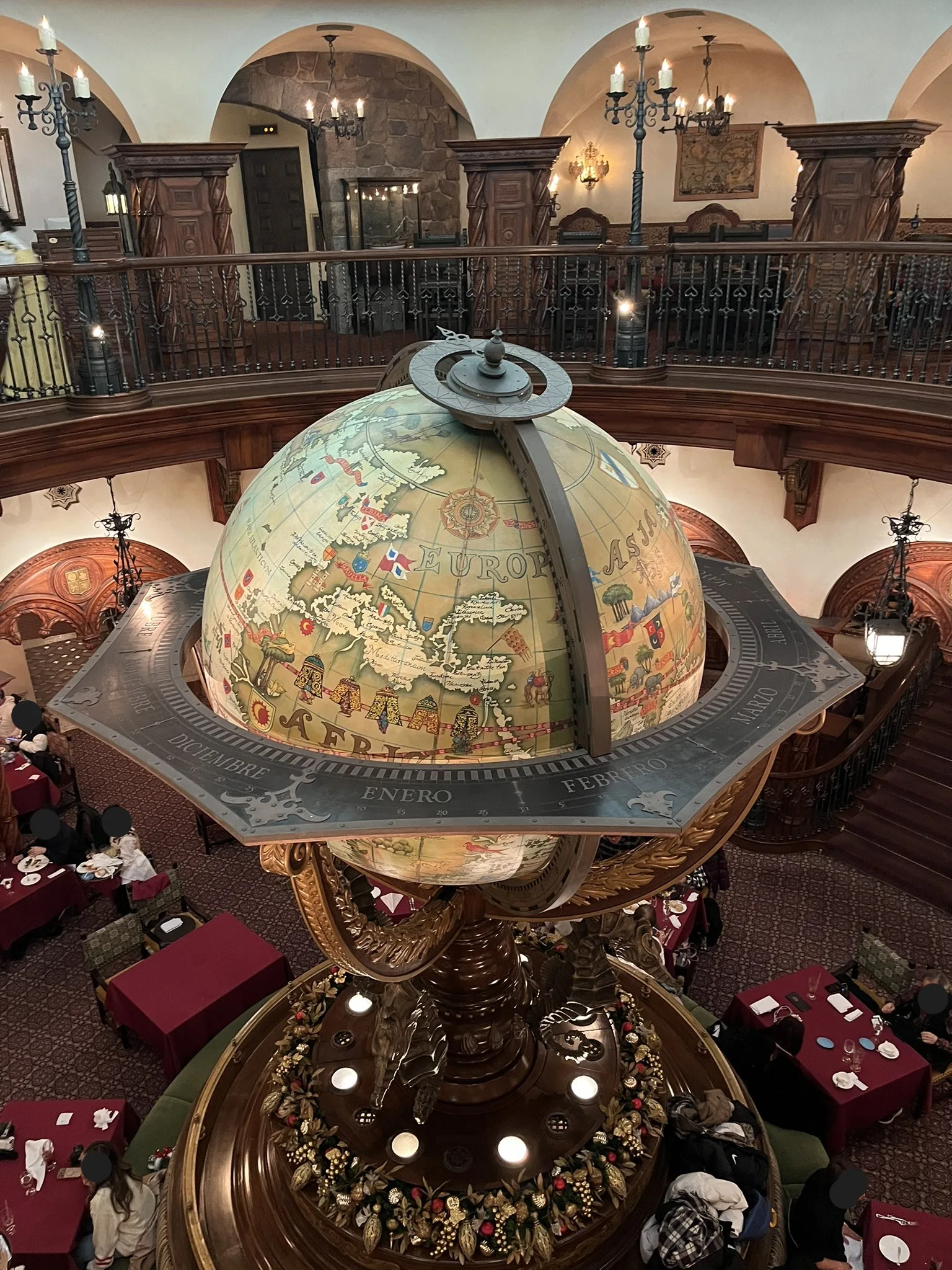 マゼランズ内観