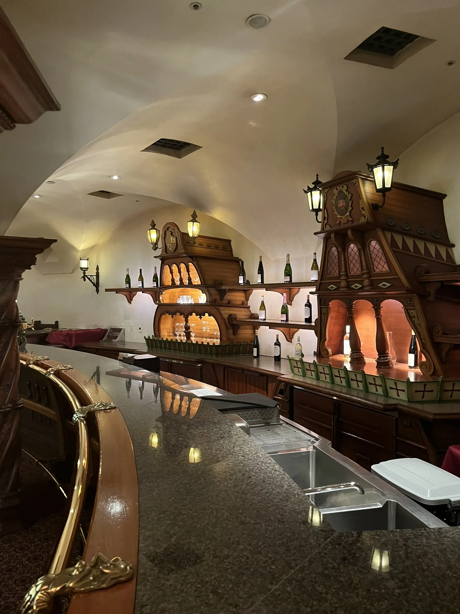 マゼランズ内観